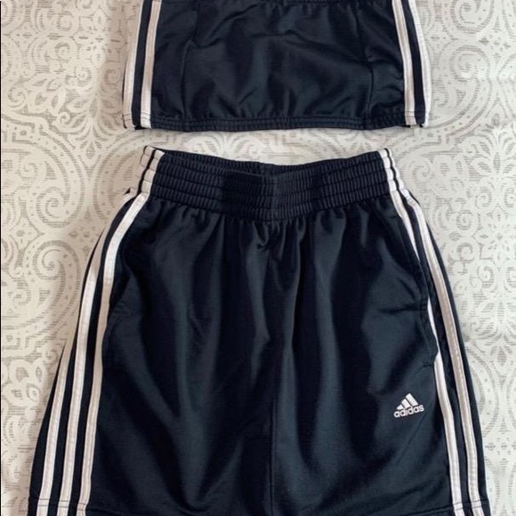 Super cute Adidas vintage skirt set - Picture 2 of 2